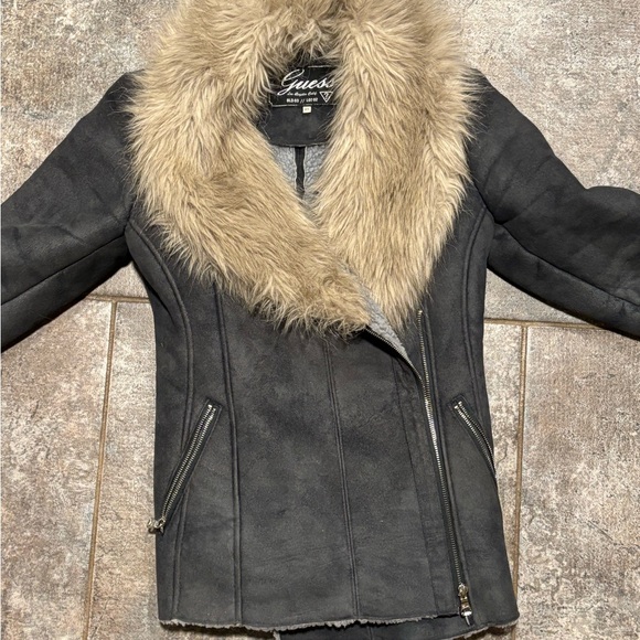 Guess zip up jacket, only worn a couple times. In great condition. - Picture 3 of 4